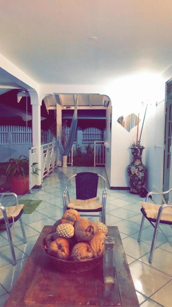 Le Sable Bleu - Evasion Tropicale A Sainte-Anne - Plage 5Min - Piscine - Parking - Logement Climatise - Vue Sur Les Palmiers - Parfait Pour Sejours En Famille Ou Entre Amis Экстерьер фото